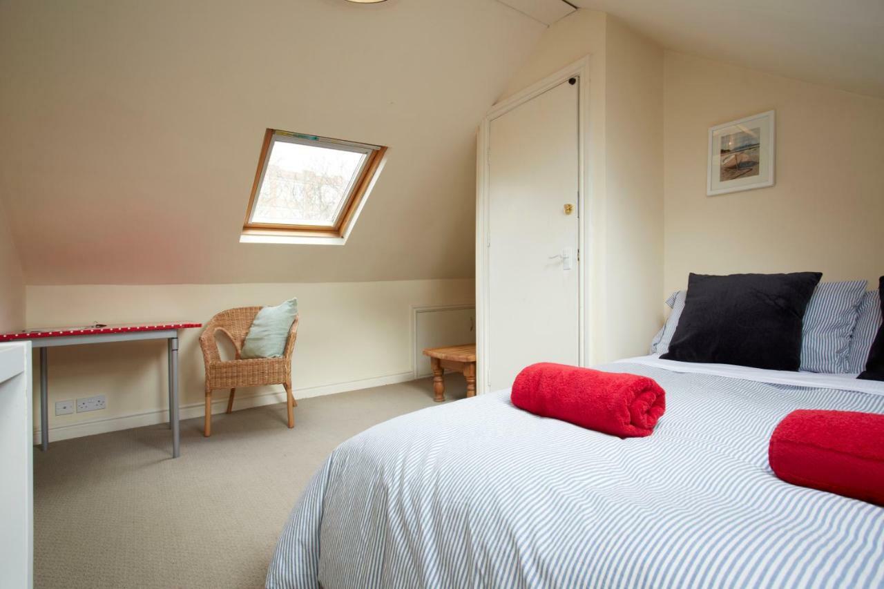 Gaia House, York Room photo
